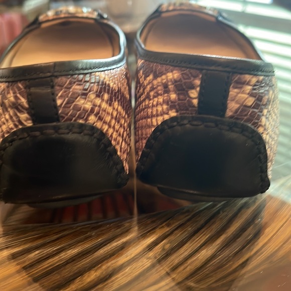 Size 8.5 Brand new only worn one time. Letter upper in mint condition MK. - Picture 8 of 8